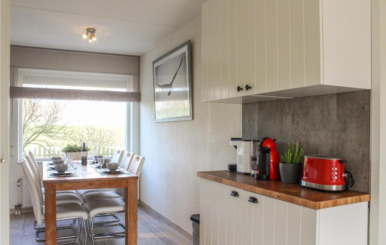 Stunning Home In Breskens With Kitchen Exterior foto